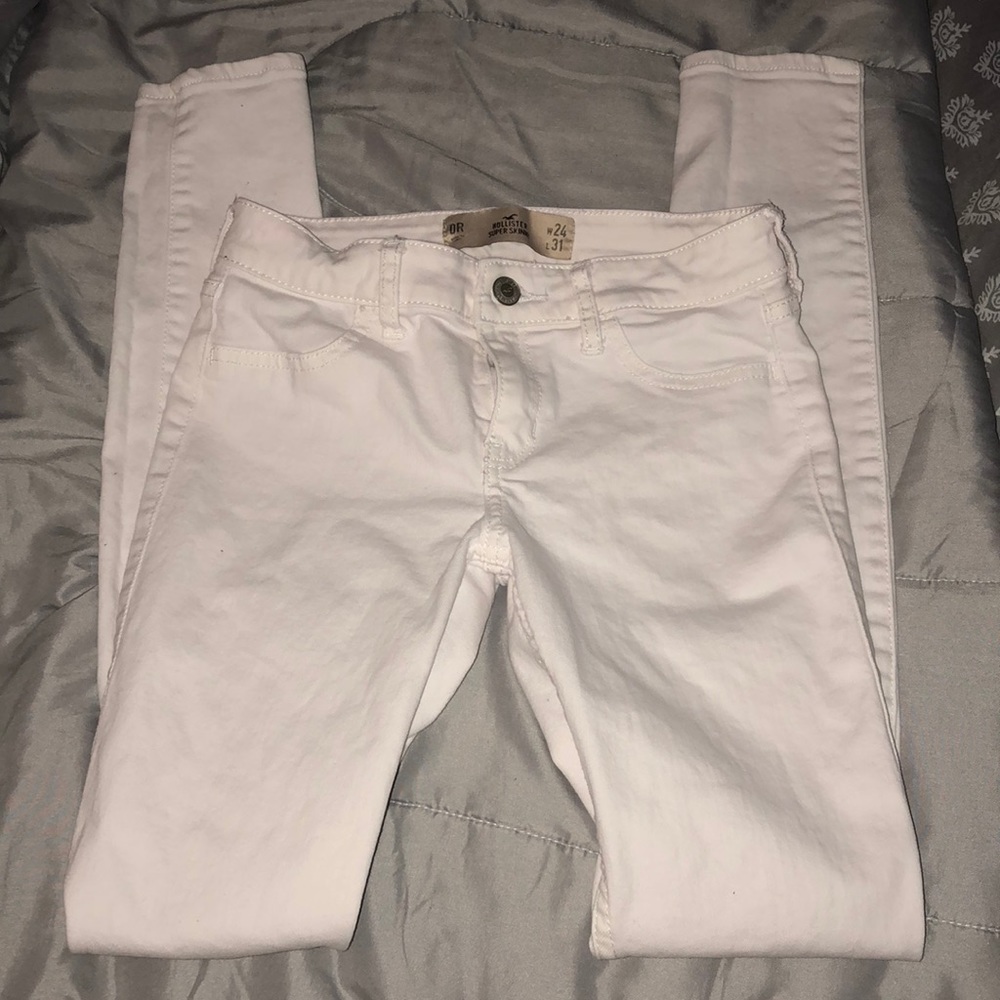White Hollister skinny jeans ☺️